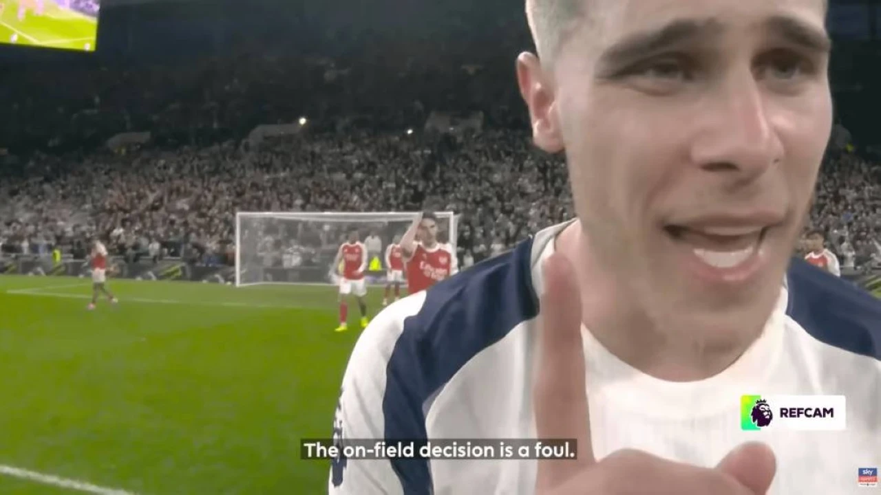 ما لم يظهر على الشاشة.. 8 مواقف رصدتها كاميرا الحكم في الدوري الإنجليزي